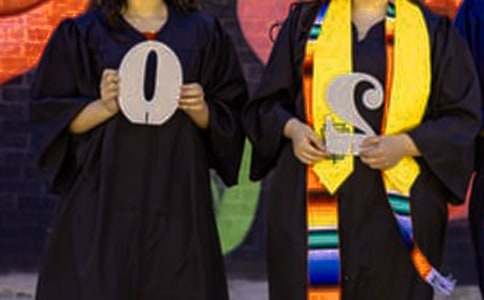 ��W������