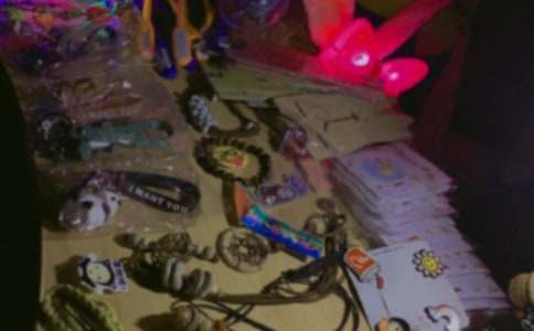 ��һ�Δ[��?c��i)?/></p><p>��������������Һ͋�������ؾ́�(l��i)����Է���Ҳ��н����x��λ�ú����Ҿ��_ʼ�[�ҵ���Ʒ��С�[������N�����X�ޡ�ñ���������������߀�]���Ҕ[����һλ���̾́�(l��i)����ҵ�С���ˣ��@��(g��)ƴ�D�����X��</p><p>�������s���������Ė|������(du��)�����f(shu��)�����������ǽo������I�İ��������f(shu��)���o5�q�����I����������һ��(g��)ƽ��ƴ�D�f(shu��)�����������x�������wƴ�D���c(di��n)�y���������@��(g��)��ƽ��ƴ�D��������(l��i)���^��(ji��n)�����m����Һ��������@��(g��)�����X���������������ҵĵ�һ��(g��)ͣ��ҽo������c(di��n)���@��(g��)ԭ�r(ji��)8Ԫ�����u�o��6Ԫ��</p><p>�������̸��d���f(shu��)���Ǿ��x�x����С�ϰ�����Ҫ����(g��)�����̰�һ��20Ԫ�X�f�o�ң�����߶��������ʮ����Ȼ���ҏ��X�����ó�2Ԫ�X�f�o���̣�����(du��)�����f(shu��)���gӭ�����´ι��R��һ��(g��)ƴ�D�ĳɱ���4Ԫ�X������ʮ�������r(ji��)18Ԫ�Xȥ���ɱ�12Ԫ߀ʣ6Ԫ�X���]�뵽�ҵ�һ�P�����ٍ���@ô�࣬�^�m(x��)�����������ߺ����ֽ����[��Ʒ����һ��(hu��)�����ҵ�С��ǰ������(l��i)�ܶ�ͣ��@��(g��)�_�P(gu��n)�N�����X���@��(g��)���޶����X���@��(g��)���X�޶����X����ѽ����һ��(g��)�˶�æ���^(gu��)��(l��i)�ˡ�</p><p>���������ٵĕr(sh��)������׌�������ҿ���������ȥ�I��һ���ϱ������������������Ԏ׿��������ց�(l��i)����һ��(g��)С�������^(gu��)��(l��i)������һ������X������һ��Kitty؈�N���D(zhu��n)�����������Bæקס���f(shu��)��С���ã����@��(g��)������߀��5ë�X��С����һĘ�Ի�ؿ������������֜�(zh��n)����N�����^(gu��)��(l��i)���l(shu��)֪�@��(g��)С������������ǲ�������</p><p>��������˰��죬��߀�ǲ������������@�r(sh��)��֪��ɶ�������Ҋ���������f(shu��)�������ۿ�С����Ʋ������ޣ���(sh��)�ڛ]�k����ֻ�ô�׌С��Ͷ�������ҵ��ք����_��С���þ�Ц�������f(shu��)�������������x�x�����f(shu��)�꣬����С����һ��һ��һ�����������������ı�Ӱ�������ǿ�Ц���á�</p><p>�����m�f(shu��)�@��(g��)�N��׌���r��3���X�����ǿ���С�����_�ĵĘ��ӣ���Ҳ�Ͳ�Ӌ(j��)�^��ô�������r(sh��)�g�^(gu��)����죬�ѽ�(j��ng)����c(di��n)����������ʰ��?y��ng)|�����ѽ�(j��ng)�����ѱ�����Ę�ϡ��첲���������Ѳ�֪������ҧ�˺Îׂ�(g��)������������Ĺĵ��X�����@Щ��Ҳ�Ͳ���ʲô����</p><p>�����f(w��n)���_�^�y�����Ԟ�����ǵ�һ��[�������ڛ]�н�(j��ng)�(y��n)���I(y��ng)�I(y��)�~һ����������������(d��ng)�Ҍ�(du��)��С�����ϵ�ӛ䛽y(t��ng)Ӌ(j��)�������d�^�ر�������(l��i)����������̫�ܸ��ˣ���ȥ���X���ҽ���ٍ��45Ԫ�X���Һ��_�İ���</p><p>����������������һ��(g��)��Ĵָ�f(shu��)���^�m(x��)�������mȻ�����������������Ҳ�w�(y��n)�����u�|���o��?gu��)��?l��i)�Ŀ옷���@����������옷����</p><script>s(