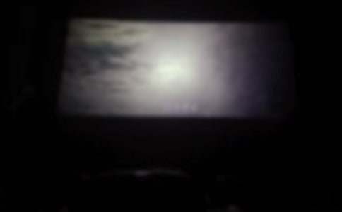 �Ӱ���E�е����и������~