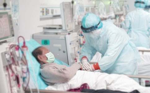 �������ͷ���С�W(xu��)���ķ���300��