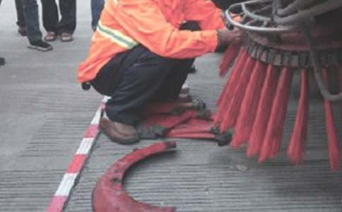 環(huán)衛(wèi)工人掃雪作文匯編8篇