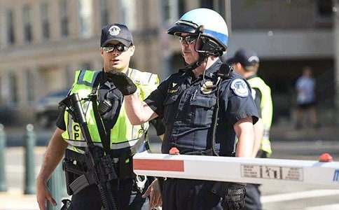 當(dāng)交警不在的時(shí)候小學(xué)作文