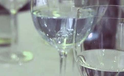 王維《田園樂·酌酒會(huì)臨泉水》翻譯