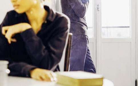 冷漠中的關(guān)愛作文