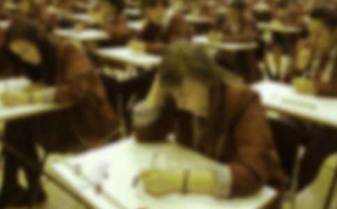 ���꼉�σ��Z����ĩ��ԇ���ģ�ͨ��70ƪ��