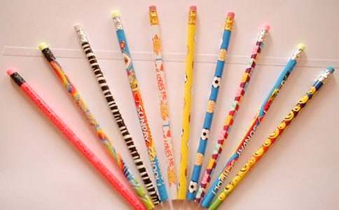 鋼筆和鉛筆的童話作文