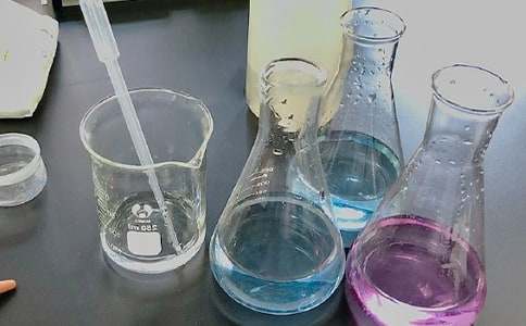 ������е��~����