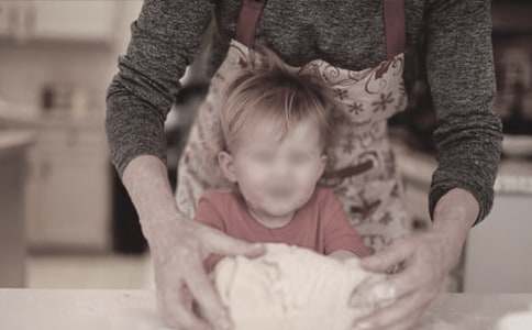 我領(lǐng)孫女逛油城作文