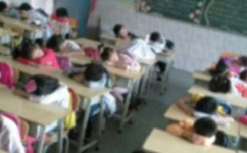 午休足球大作戰(zhàn)作文