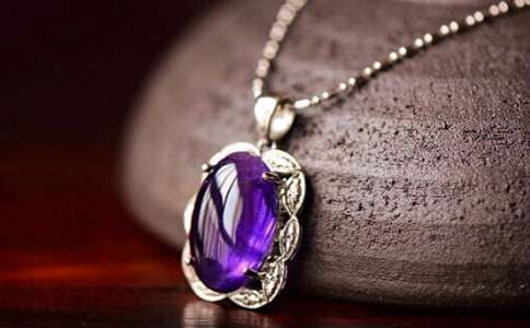 續(xù)寫項(xiàng)鏈莫泊桑