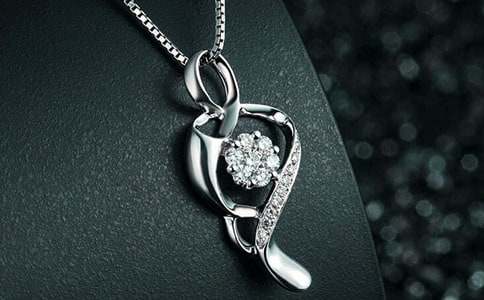 項鏈續(xù)寫的范文