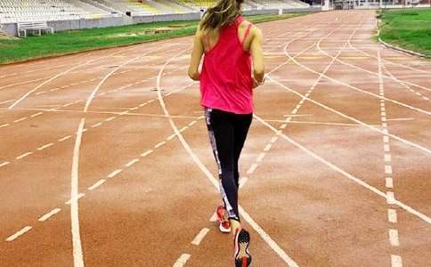 描寫喜愛運動員的作文